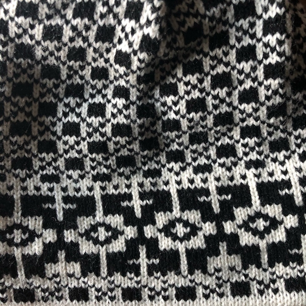 ➕ADD-ON➕ Joe Fresh Pom Beanie Hat - Picture 2 of 4